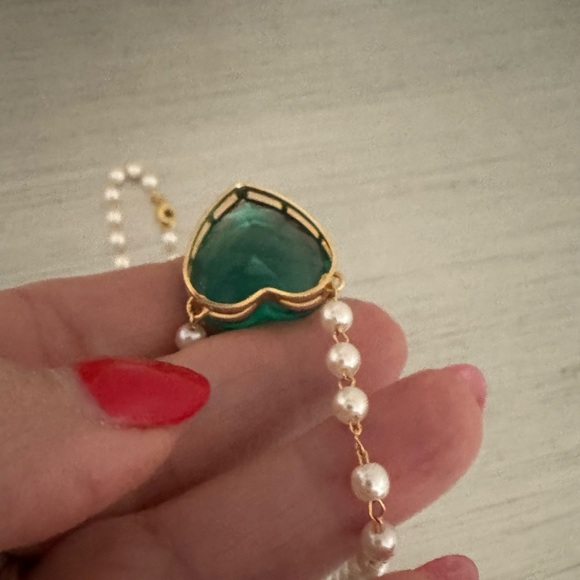 Pearl necklace with green heart 18” - Picture 4 of 5